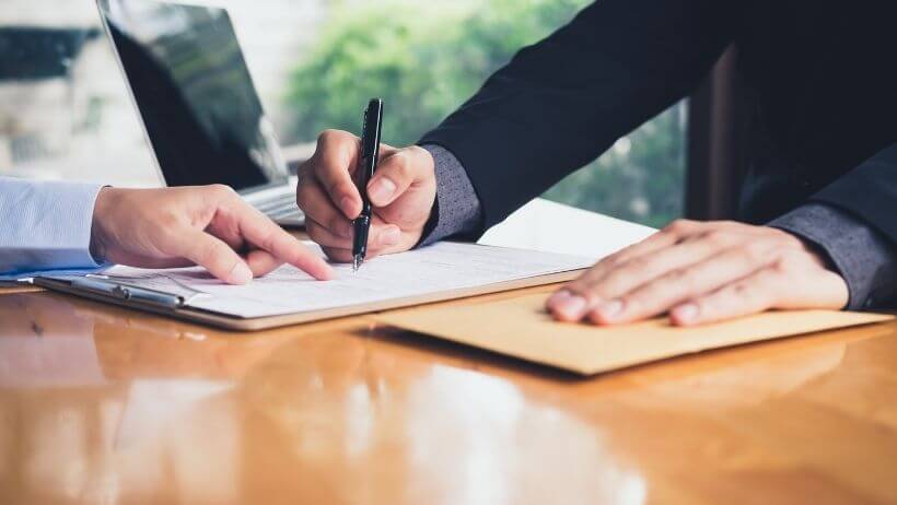 Un trader en train de régulariser sa situation